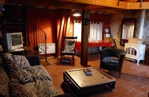 Beaune-d'Allier House | Fermette rénovée avec charme, 4 chambres, jardin, poêle bois, internet, animaux acceptés - FR-1-489-246