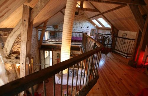 Beaune-d'Allier House | Fermette rénovée avec charme, 4 chambres, jardin, poêle bois, internet, animaux acceptés - FR-1-489-246