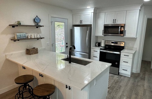Detroit Lakes Cottage | Fern Beach Hideaway Beautiful New Build Lakefront property-Pet Friendly