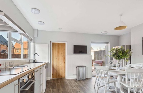 Henley House | Fern House - Cosy 3 bedroom house with garden