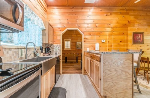 Helen Cabin | Fern Meadow | 1BR 1BA | Custom Rock Shower | Jetted Tub | Hot Tub | Fire Pit