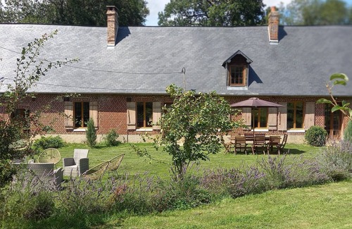 Angiens Bed & Breakfast | Fern room at Maison Silleron. Breakfast included. 5*