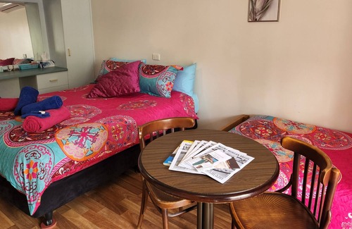 Horse Creek Cabin | Fern's Miners Rest Cabin 3, Qb plus Sb, A/C pet friendly