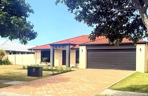 Banksia Beach House | Fernando's Beach Hideaway