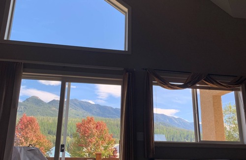 East Kootenay Condo | Fernie 3 Bed Condo with vaulted ceilings and Deck