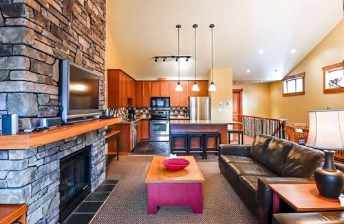 East Kootenay House | Fernie - Pinnacle Ridge Chalet 45-106