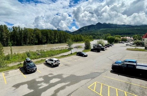 East Kootenay House | Fernie Stanford Hotel & Resort - Family Suite