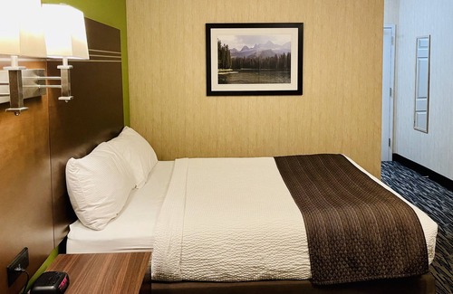East Kootenay House | Fernie Stanford Hotel & Resort - Deluxe Hotel Rooms