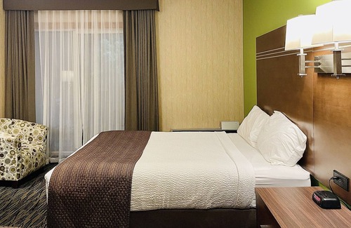 East Kootenay House | Fernie Stanford Hotel & Resort - Deluxe Hotel Rooms