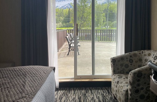 East Kootenay House | Fernie Stanford Hotel & Resort - Deluxe Hotel Rooms