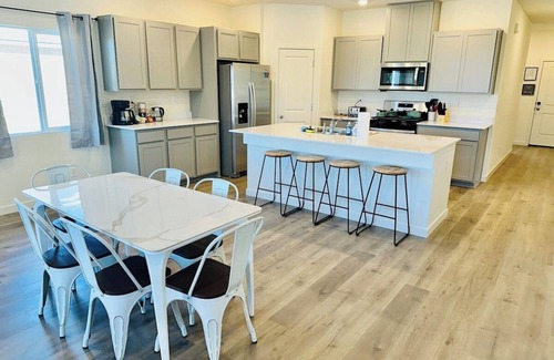 Fernley House | Fernley PET OK 4 Bedroom/5TVs/Sleeps11