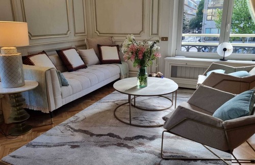 Gros Apartment | Festivalsuite: Luxury and Comfort in San Sebastian
