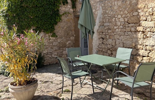 Saint-Just-Luzac House | Feusse Castle