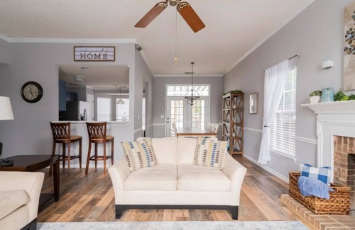 Paw Creek House | Few Mins to Ballantyne-Pet Friendly-1 Level Home-Private Plunge Pool in Backyard