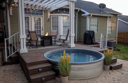 Paw Creek House | Few Mins to Ballantyne-Pet Friendly-1 Level Home-Private Plunge Pool in Backyard