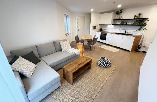 Reichshof Apartment | FeWo Anders - Neubau mit Balkon im Bergischen Land