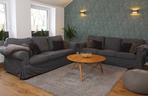 Nordholz Apartment | Fewo Direkt am Deich 8 Personen + 2 Kleinkinder 150qm 2 Bäder 5 Zimmer Terrasse