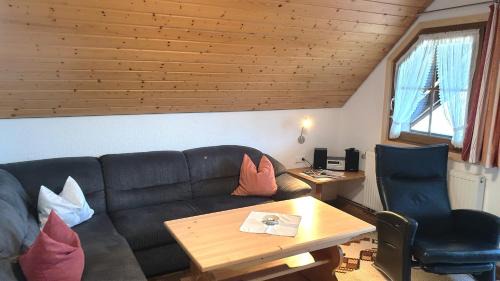 Wittenschwand Apartment | Fewo im DG mit 2 DZ 2 DUWC, 4 Pers