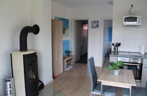 Luetow Apartment | Fewo Möwe Lütow Usedom Achterwasser blaues Haus