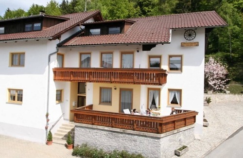 Wildenranna Apartment | Fewo mit Balkon für 2 Personen mit Frühstück möglich