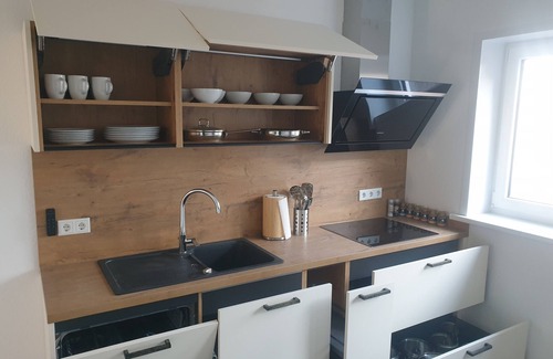 Buende Apartment | Fewo mit Zentralem Blick Über den Hofplatz, Sowie zur Else. Erstbezug in 2024