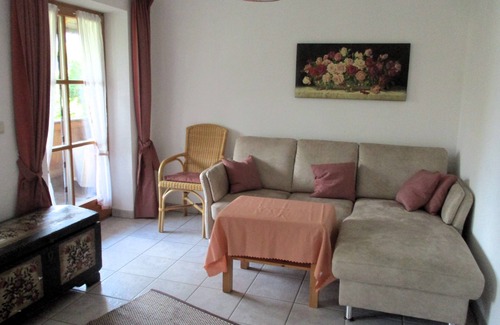 Grassau Apartment | Fewo Rose 75 qm f. 3-5 Pers., 2 Doppelzimmer, 1 Einzelzimmer, Balkon.