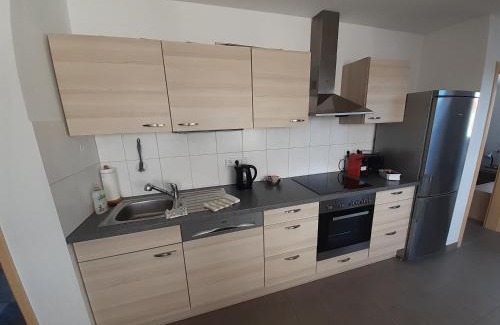 Sulzbach am Main Apartment | Fewo Steinhohle, DG 45qm, 1 Schlafzimmer & 1 Wohn-Esszimmer mit Bett