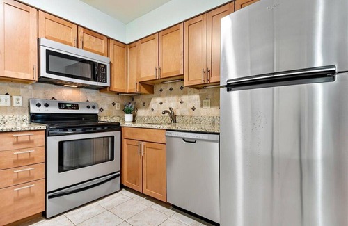 Folly Field Condo | Fiddler's Cove 10G | Private Balcony, Resort Pool!