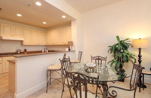 Naples House | FIDDLER'S CREEK 3/3 WATERFRONT COACH HOME, SOCIAL MEMBERSHIP TO FIDDLER'S CREEK
