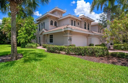Naples Condo | Fiddler's Creek Naples Coach Home Getaway with Exceptional Amenities!