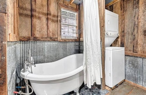 Siloam Springs Cabin | Fidler's Bend Green Cabin Riverfront Retreat