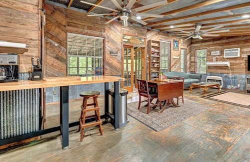 Siloam Springs Cabin | Fidler's Bend Green Cabin Riverfront Retreat