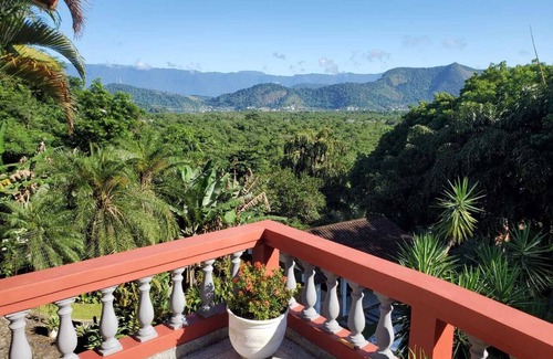 Morro da Cruz Cottage | Field and Sea, Beautiful !