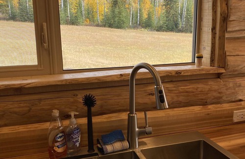 Blaeberry Cabin | Field of Dreams, the brand new log cabin retreat w/spectacular mountains views!