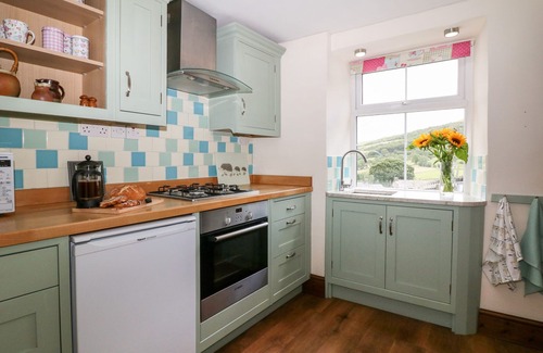 Peak District Cottage | Field View