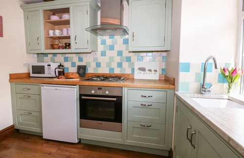 Peak District Cottage | Field View