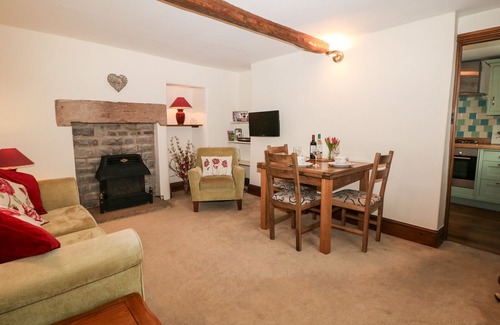 Peak District Cottage | Field View