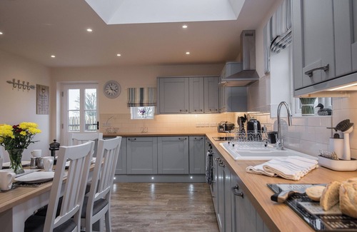 Wainfleet All Saints Cottage | Field View - UKC2304
