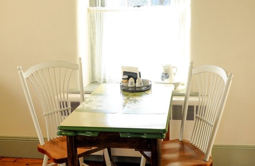 Harleysville House | Fieldstone Farmhouse Guest Suite