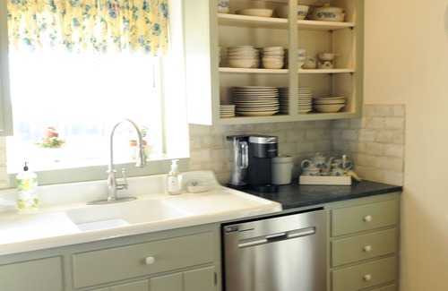 Harleysville House | Fieldstone Farmhouse Guest Suite