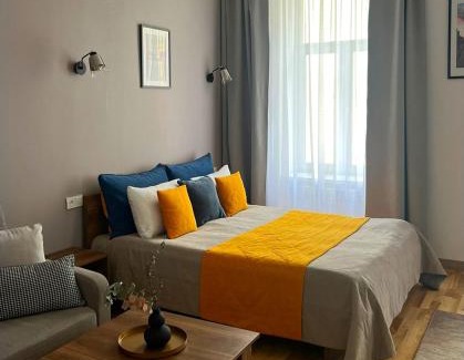 Lviv City Center Apartment | Fiesta Apartment on Franka 2BR-6P