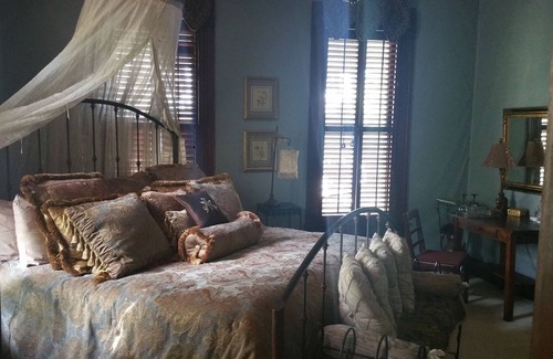 Palestine Bed & Breakfast | Fig Tree Manor