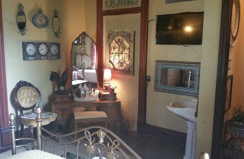 Palestine Bed & Breakfast | Fig Tree Manor