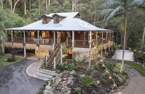 Ninderry House | Fijian Hinterland Retreat - sauna, heated pool, 15mins to beach!