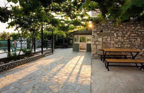 Albanian Riviera Apartment | FILIPPOS Traditional Villa-2 luxury Apartments whith Exclusive Pool & Garden Views