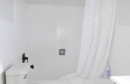 Fillmore Apartment | Fillmore Lodge: Discounted Cheerful Queen Room