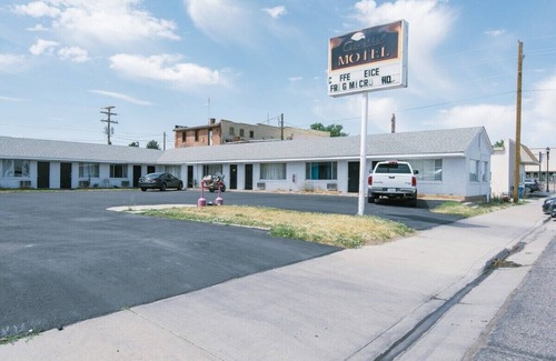 Fillmore Apartment | Fillmore Lodge: Lowest Price - Comfy Queen Room