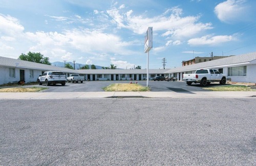 Fillmore Apartment | Fillmore Lodge: Lowest Price - Comfy Queen Room