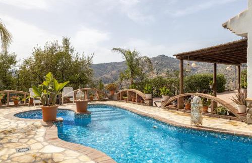 Sayalonga House | Finca Arrijana