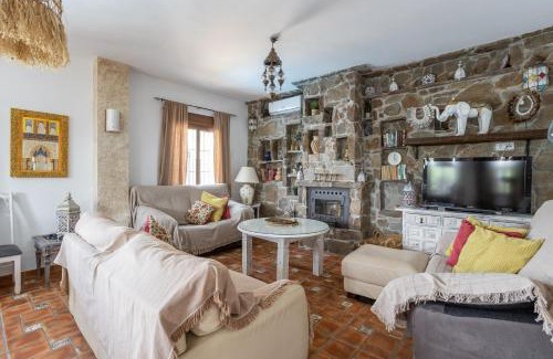 Sayalonga House | Finca Arrijana